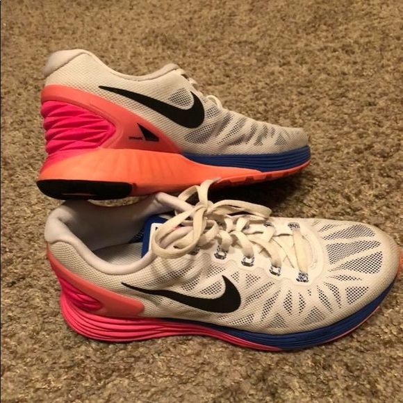 Nike Tennis Shoes - Picture 1 of 1